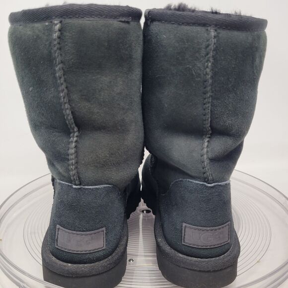 UGG CLASSIC SHORT II BLACK SUEDE SHEEPSKIN WATERPROOF WOMENS BOOTS SIZE US 7 NEW - Picture 4 of 8